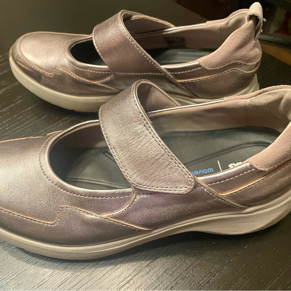 Clarks LIKE NEW!  pewter Mary Jane style Flats with Velcro Straps